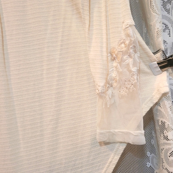 Free People Womens Sz M Sheer White w/ Beautiful Floral Embroidery - Picture 10 of 11